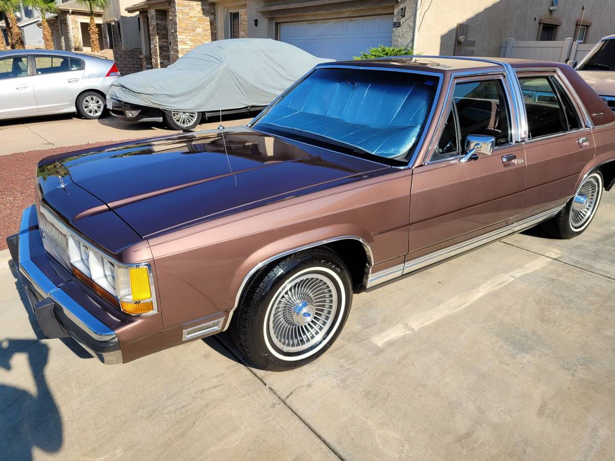 Ford-crown-victoria-lx-1989-6