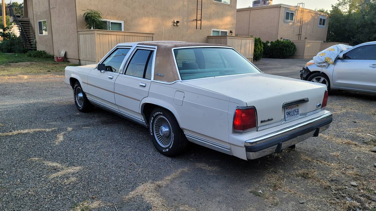 Ford-crown-victoria-lx-1990-white-4