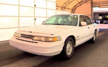 Ford-crown-victoria-lx-1995-black-1
