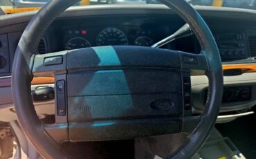 Ford-crown-victoria-lx-1995-black-11