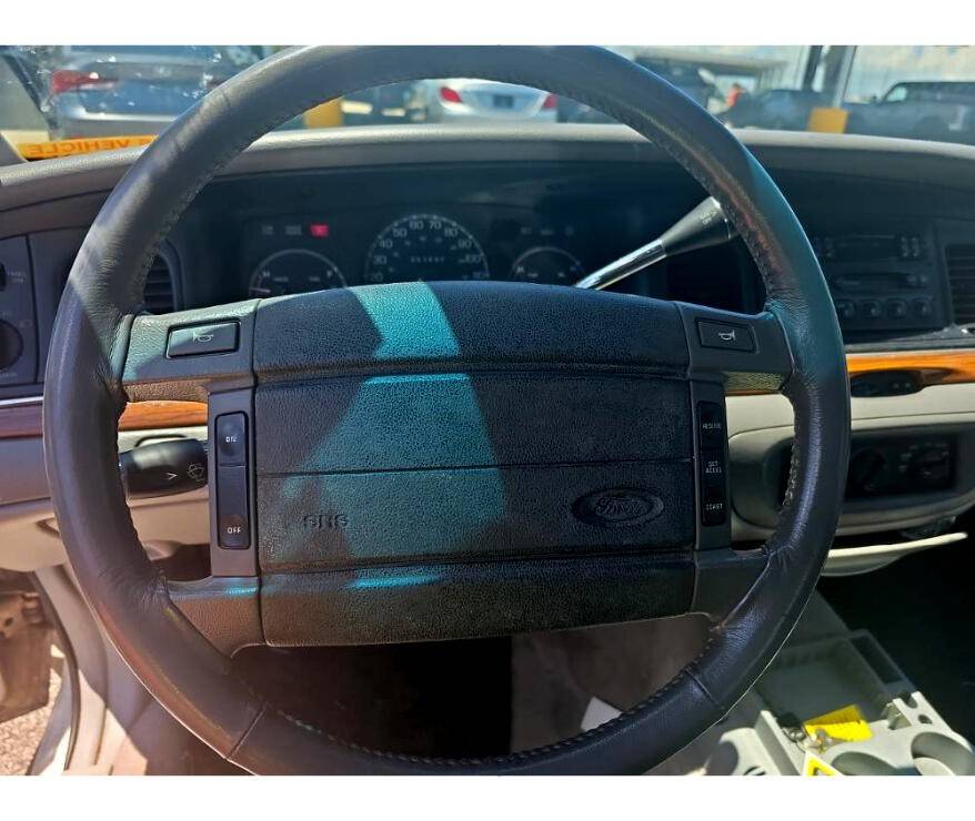 Ford-crown-victoria-lx-1995-black-11