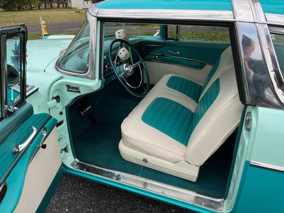 Ford-crown-victoria-police-1955-13