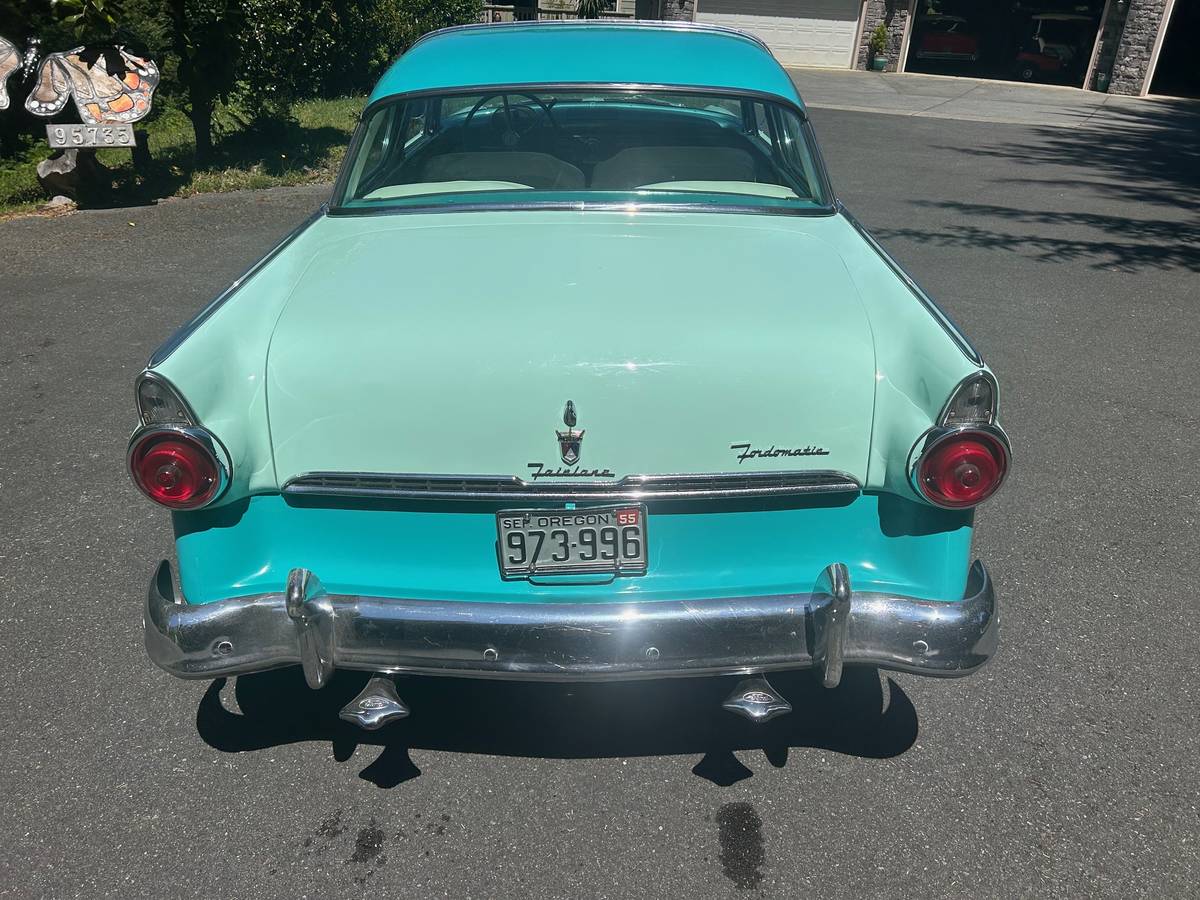 Ford-crown-victoria-police-1955-4