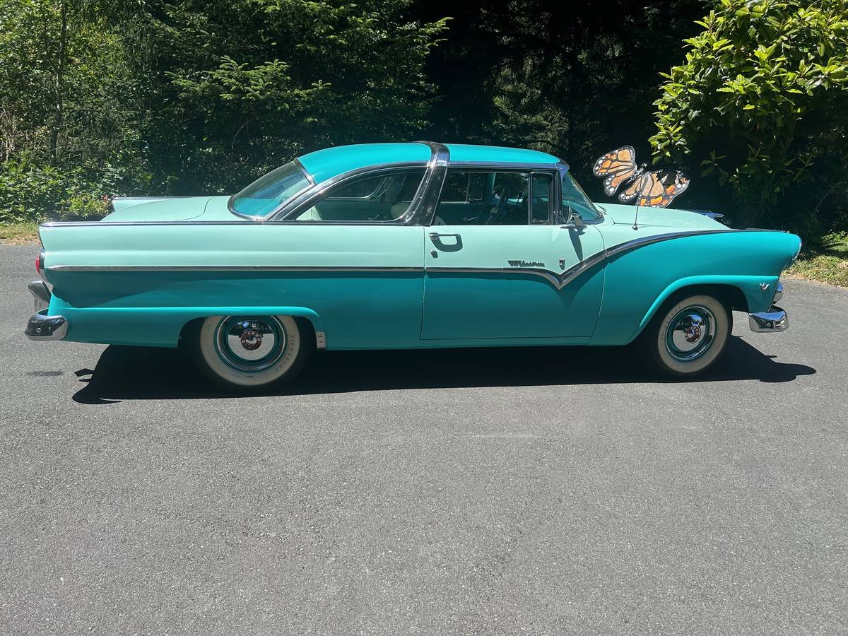 Ford-crown-victoria-police-1955-6