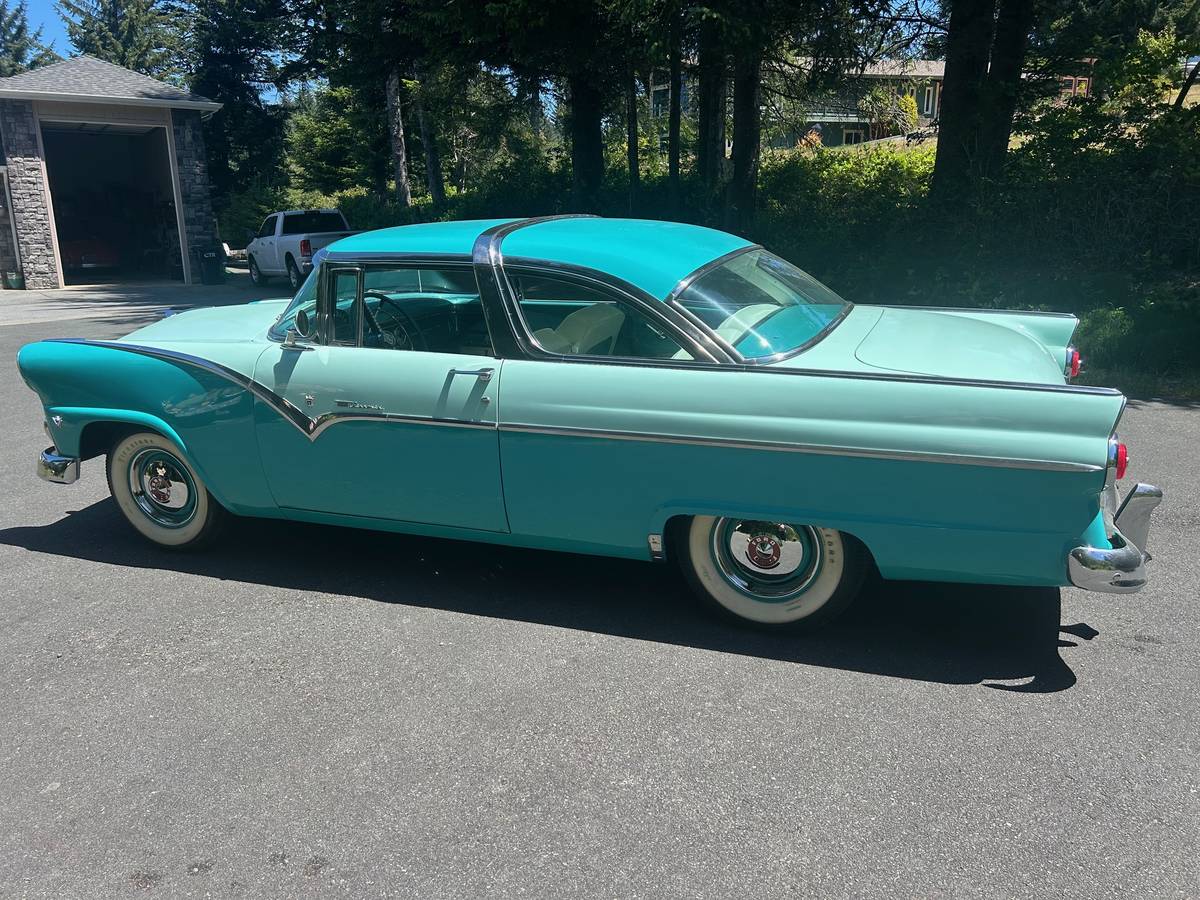 Ford-crown-victoria-police-1955-7