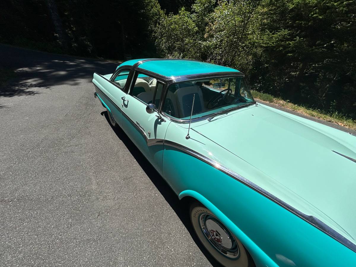 Ford-crown-victoria-police-1955-9