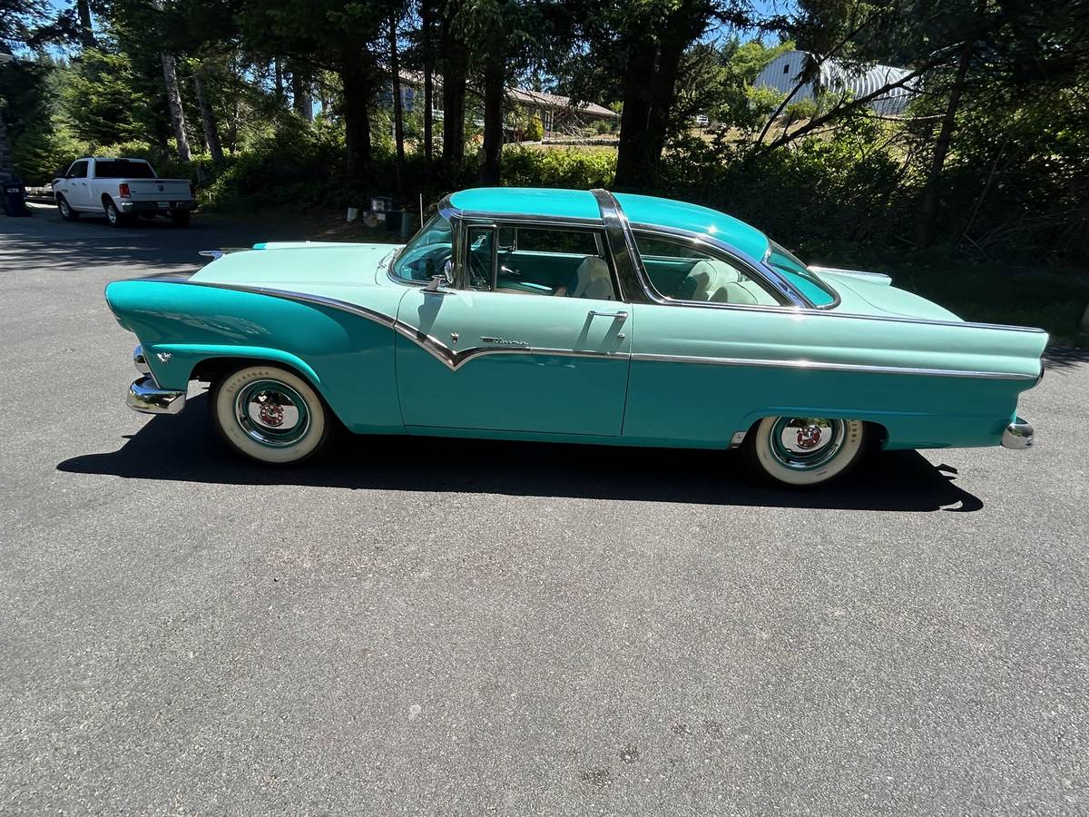 Ford-crown-victoria-police-1955
