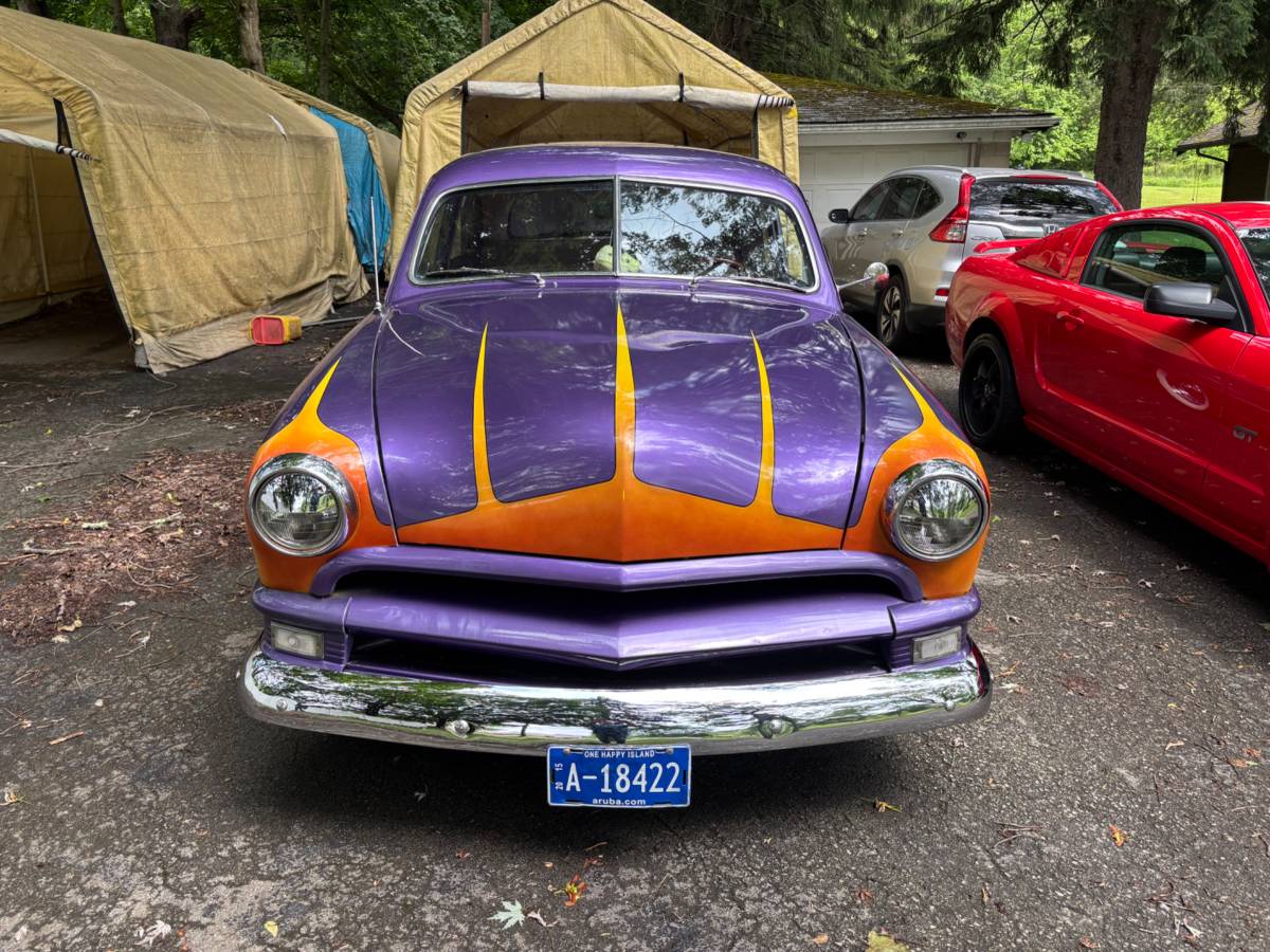 Ford-custom-1951-purple-1