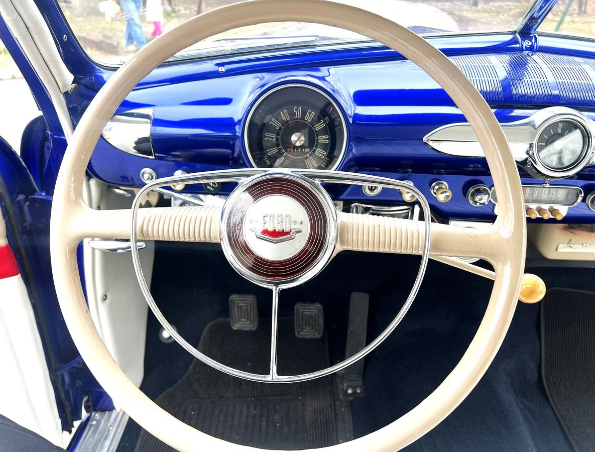 Ford-custom-2-door-1950-blue-7
