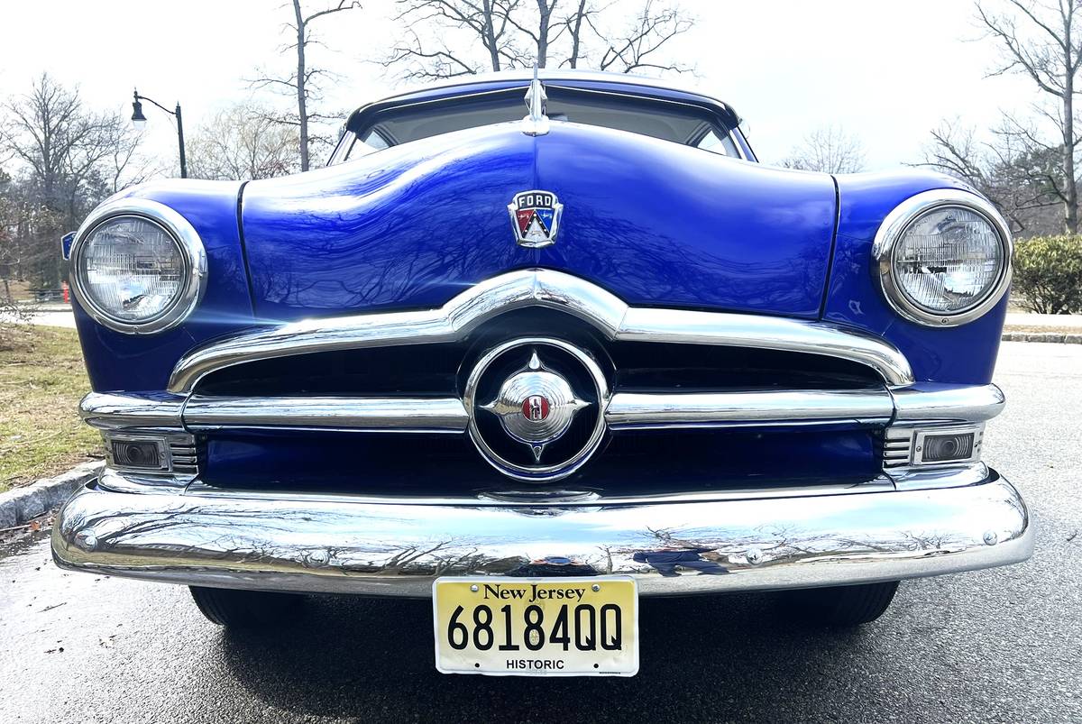 Ford-custom-2-door-1950-blue