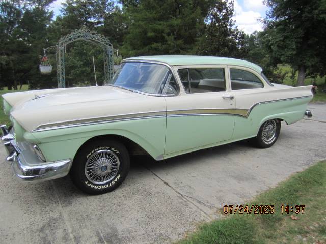 Ford-custom-300-1957-green-2