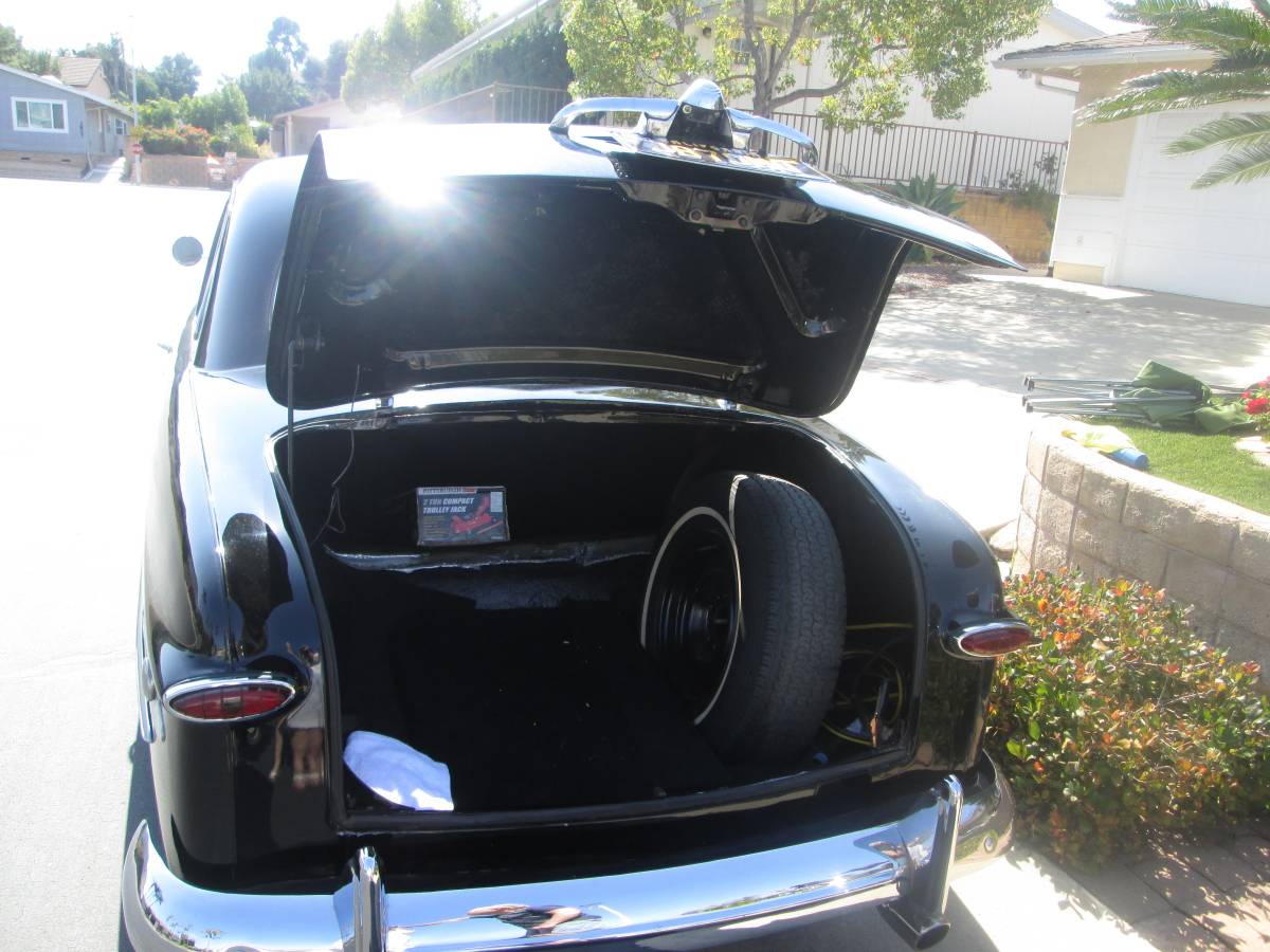 Ford-custom-coupe-1949-black-12