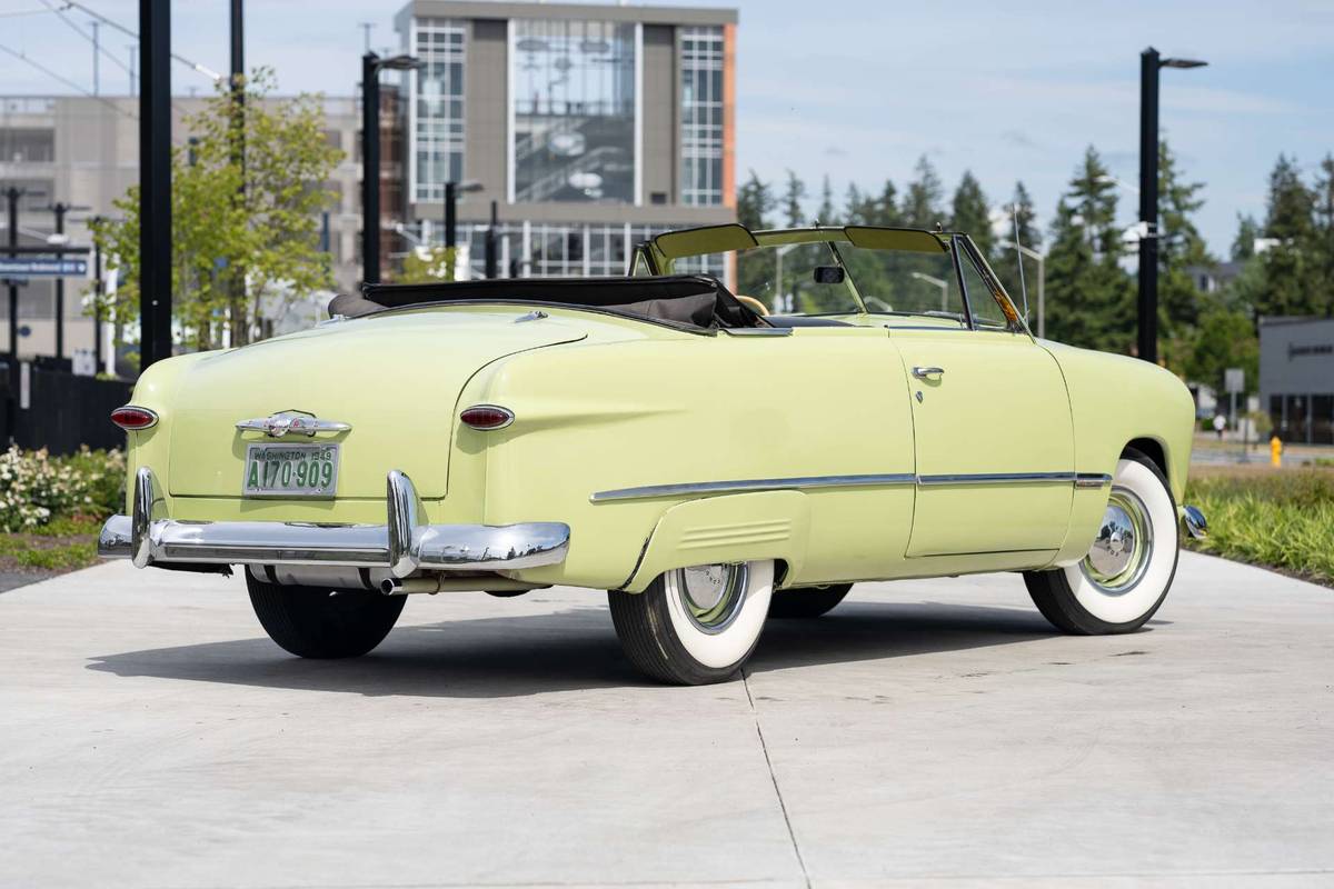 Ford-custom-coupe-1949-green-1