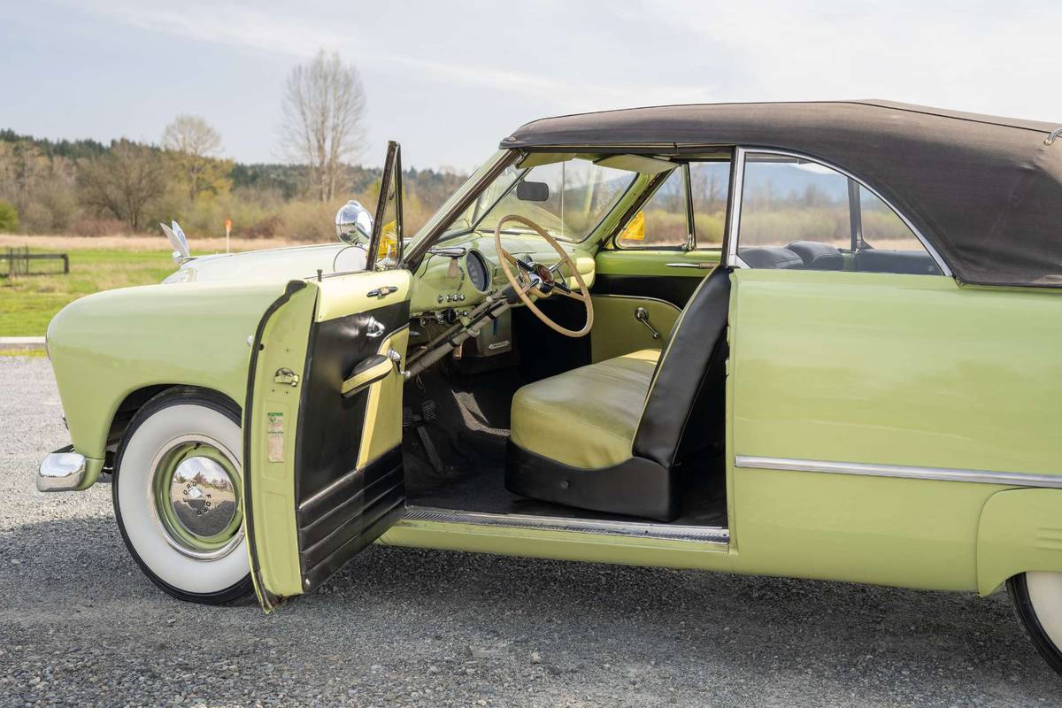 Ford-custom-coupe-1949-green-10