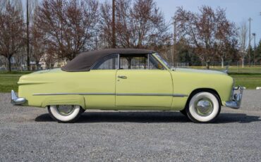 Ford-custom-coupe-1949-green-2