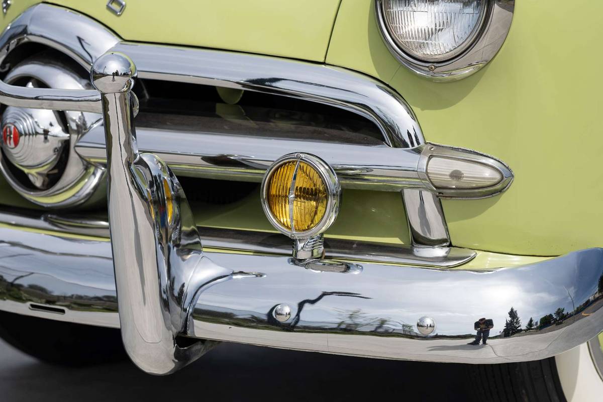Ford-custom-coupe-1949-green-3