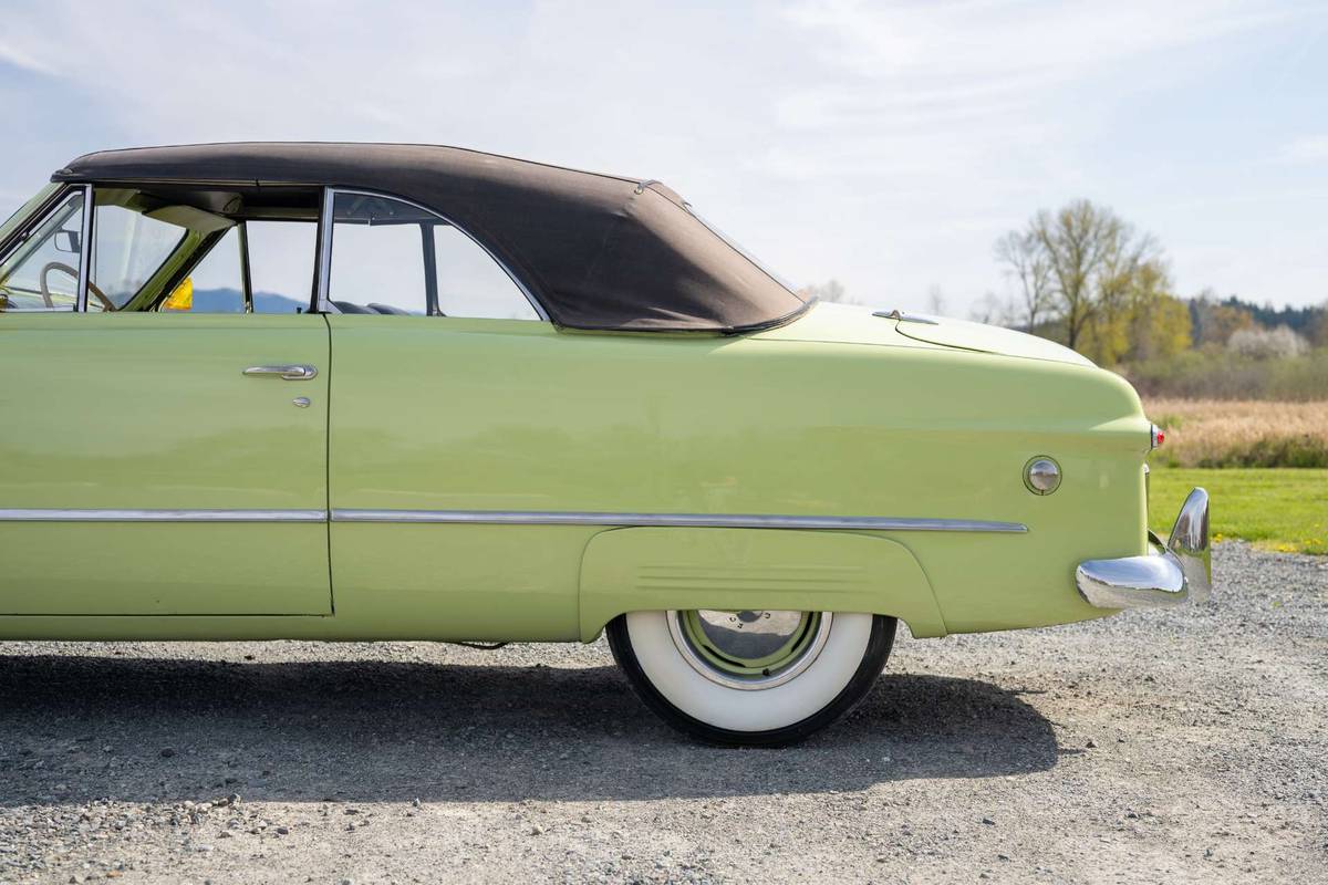 Ford-custom-coupe-1949-green-9
