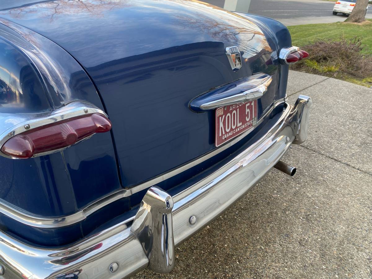 Ford-custom-coupe-1951-blue-2