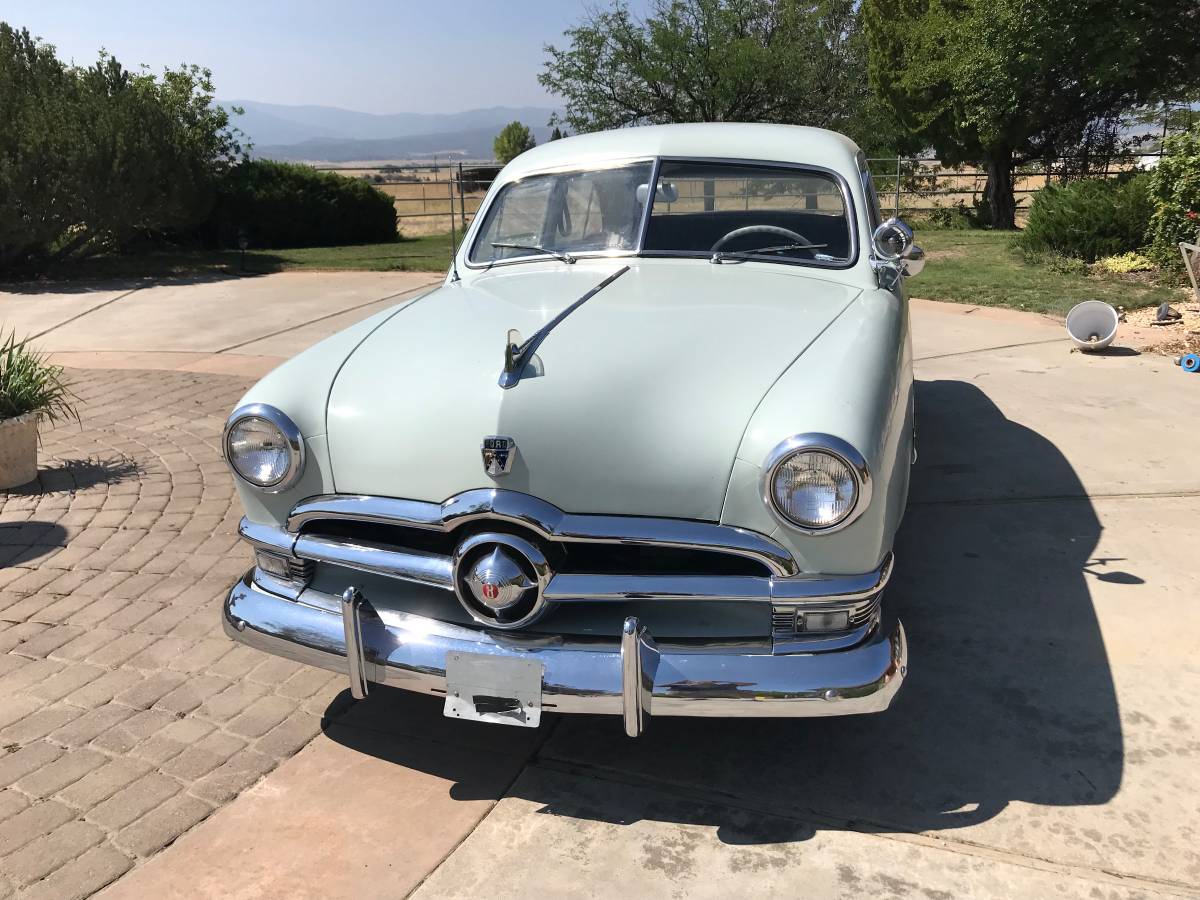 Ford-custom-deluxe-1950-green-1