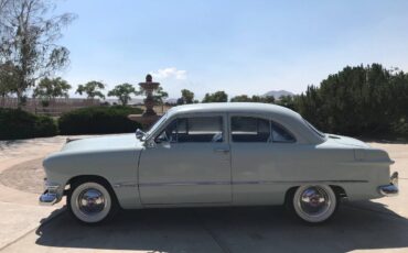 Ford-custom-deluxe-1950-green-2