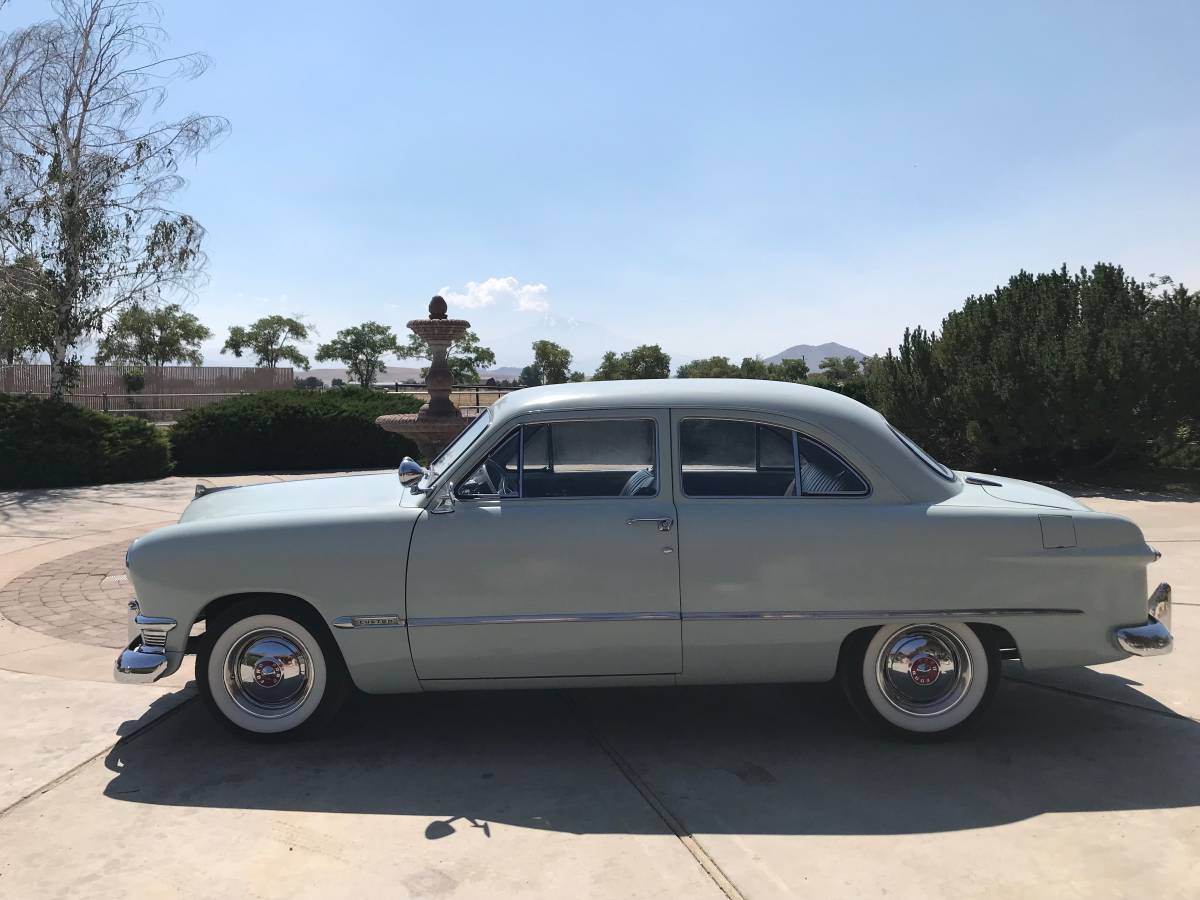Ford-custom-deluxe-1950-green-2
