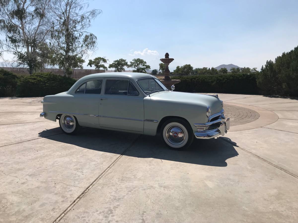 Ford-custom-deluxe-1950-green-3