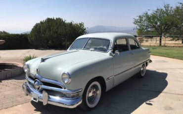 Ford-custom-deluxe-1950-green