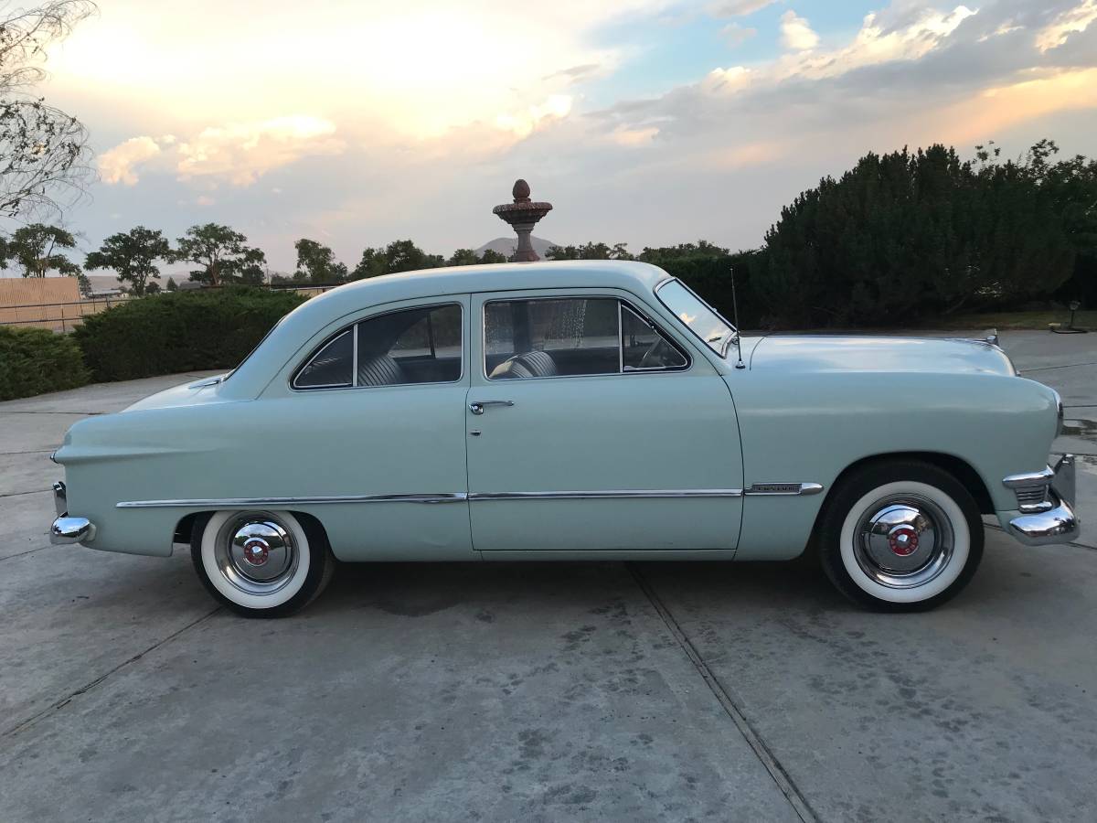 Ford-custom-deluxe-1950-green-7