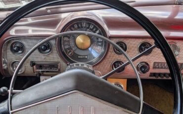 Ford-custom-deluxe-four-door-1951-custom-1