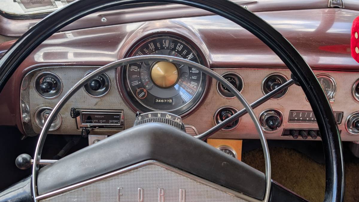 Ford-custom-deluxe-four-door-1951-custom-1
