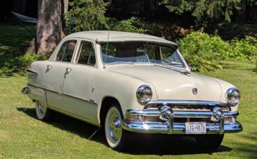 Ford-custom-deluxe-four-door-1951-custom-10