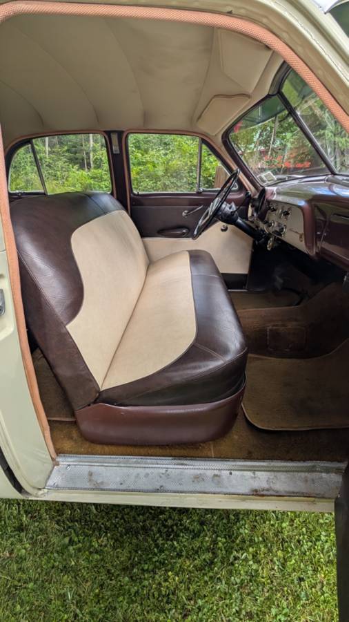 Ford-custom-deluxe-four-door-1951-custom-3