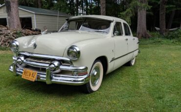 Ford-custom-deluxe-four-door-1951-custom-6