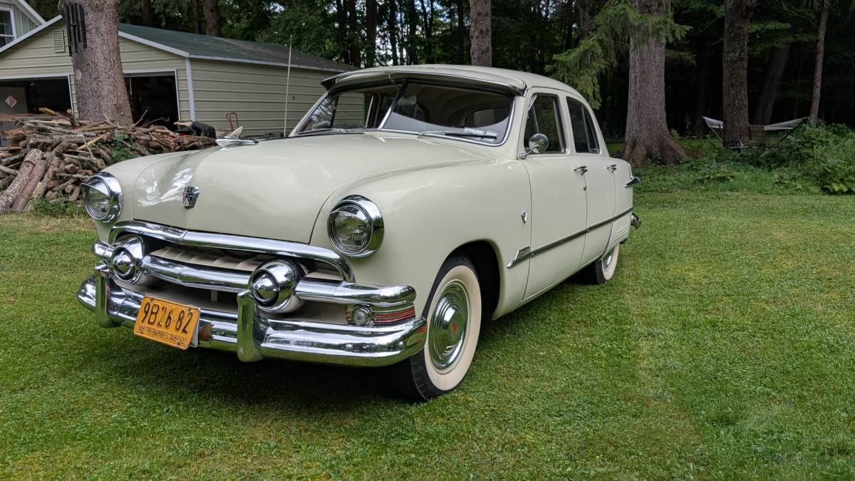 Ford-custom-deluxe-four-door-1951-custom-6
