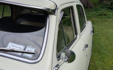 Ford-custom-deluxe-four-door-1951-custom-7