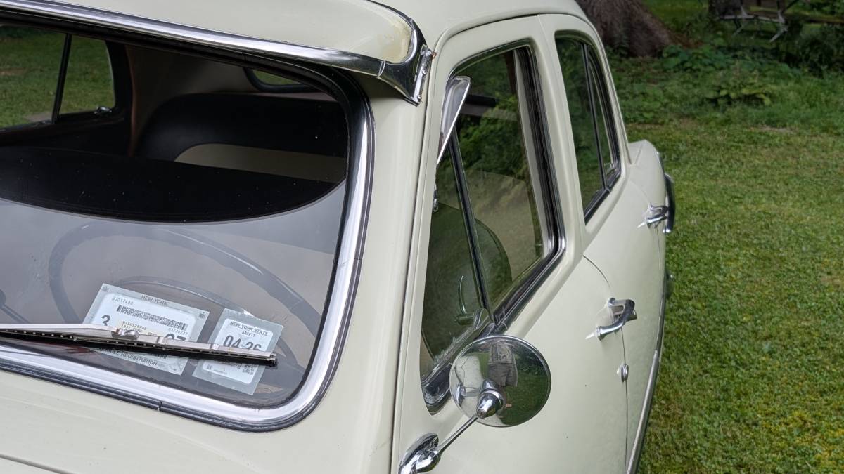 Ford-custom-deluxe-four-door-1951-custom-7