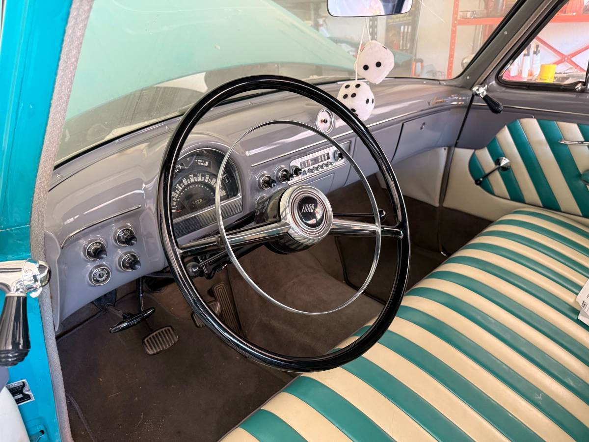 Ford-custom-line-2-door-sedan-1952-green-1