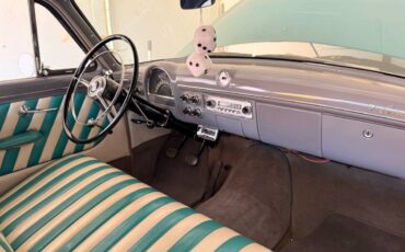 Ford-custom-line-2-door-sedan-1952-green-10