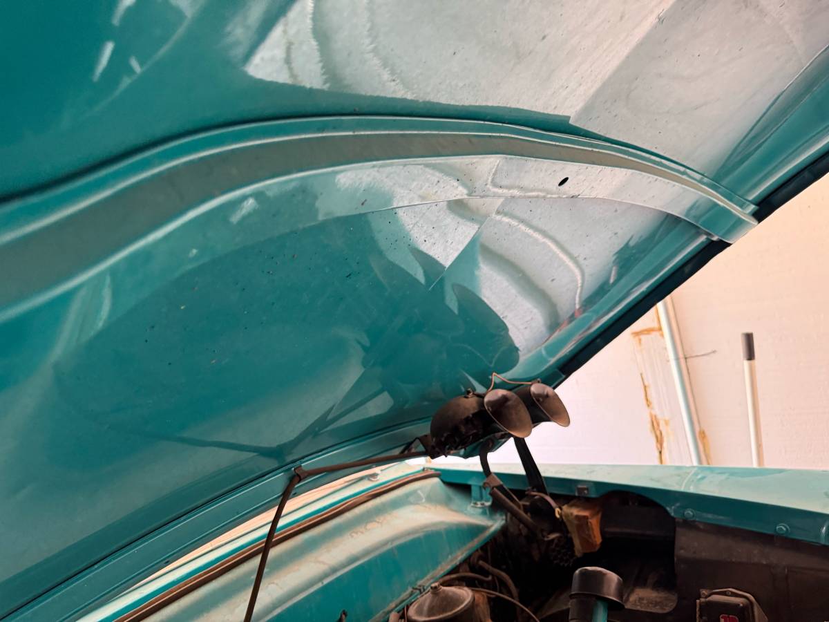 Ford-custom-line-2-door-sedan-1952-green-13