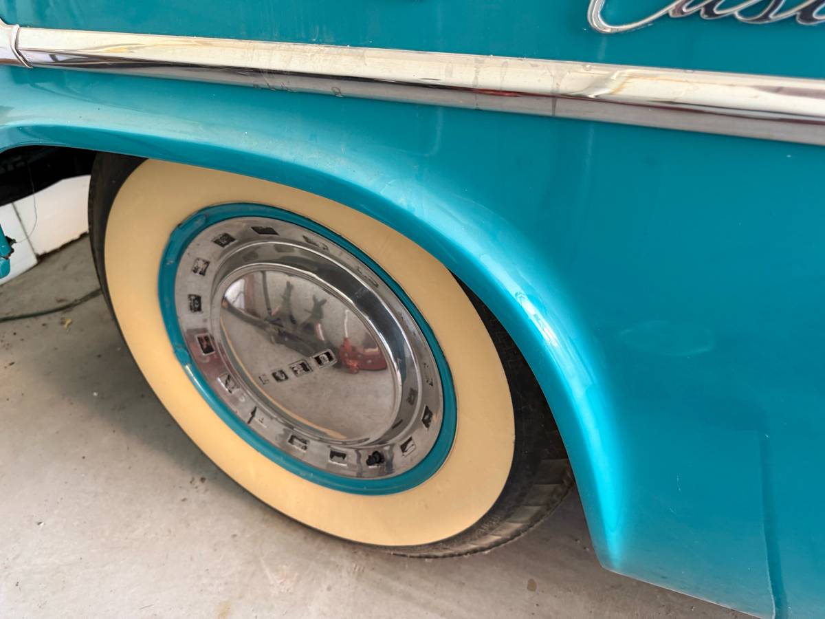 Ford-custom-line-2-door-sedan-1952-green-3
