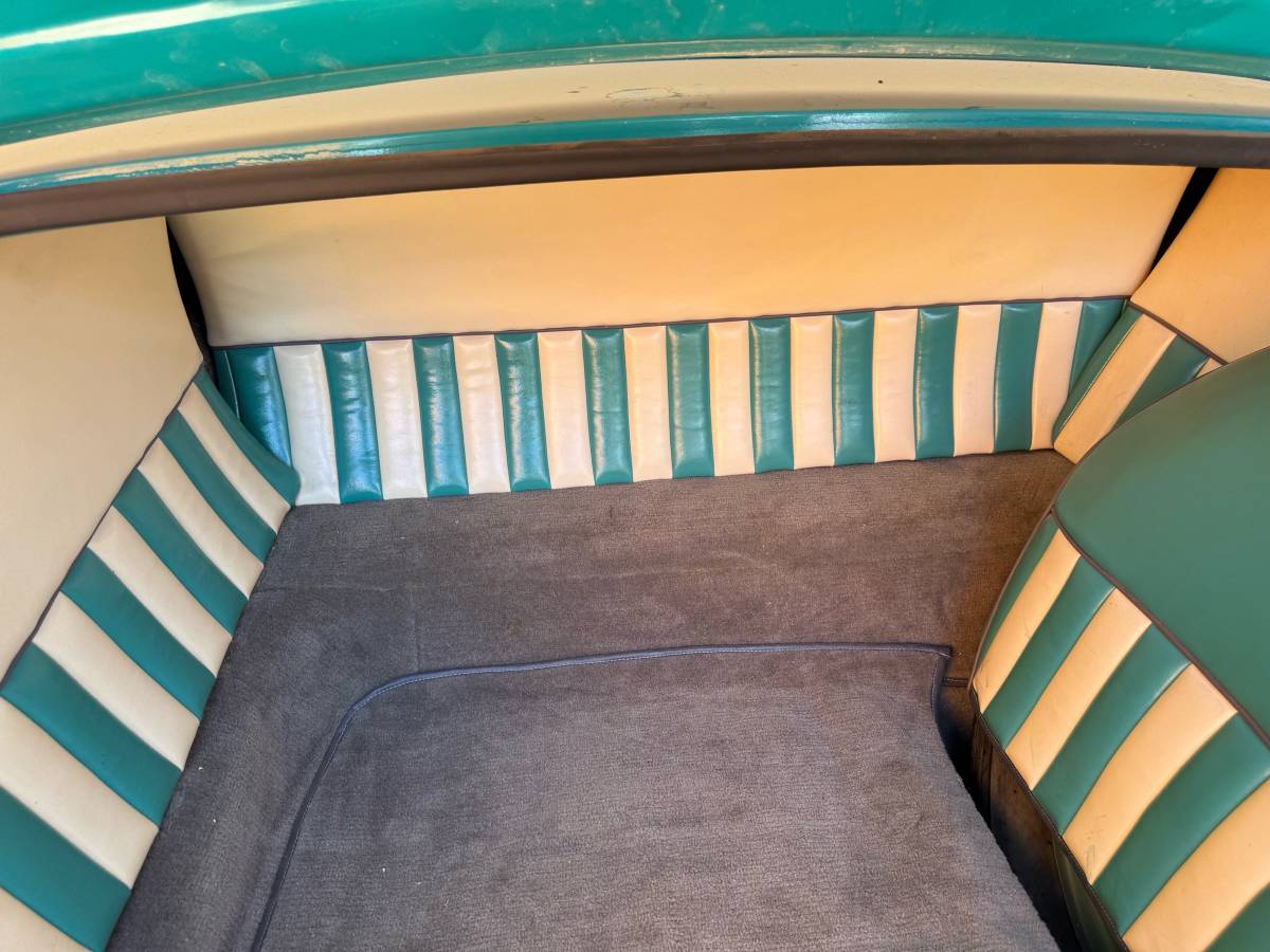 Ford-custom-line-2-door-sedan-1952-green-7