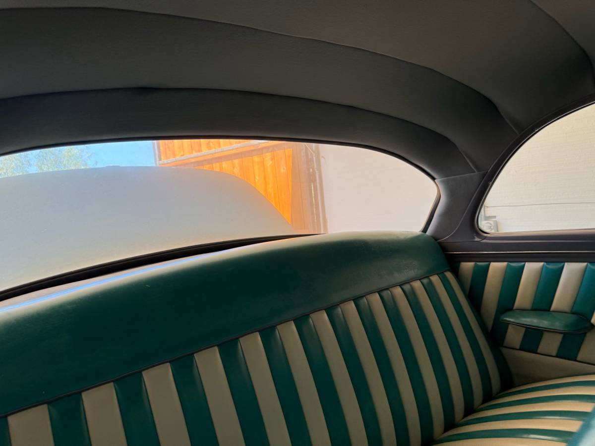 Ford-custom-line-2-door-sedan-1952-green-9