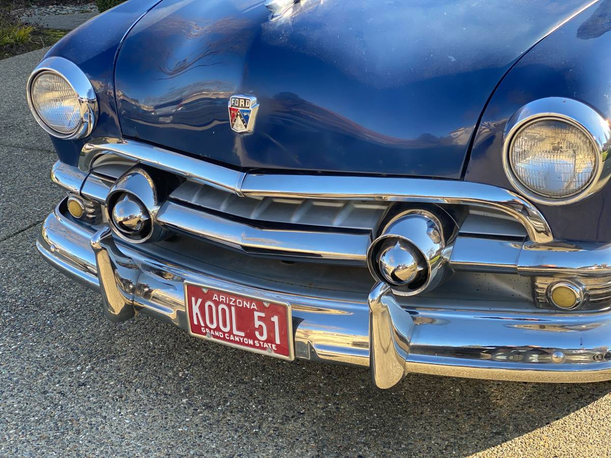 Ford-custom-v8-flathead-1951-blue-2