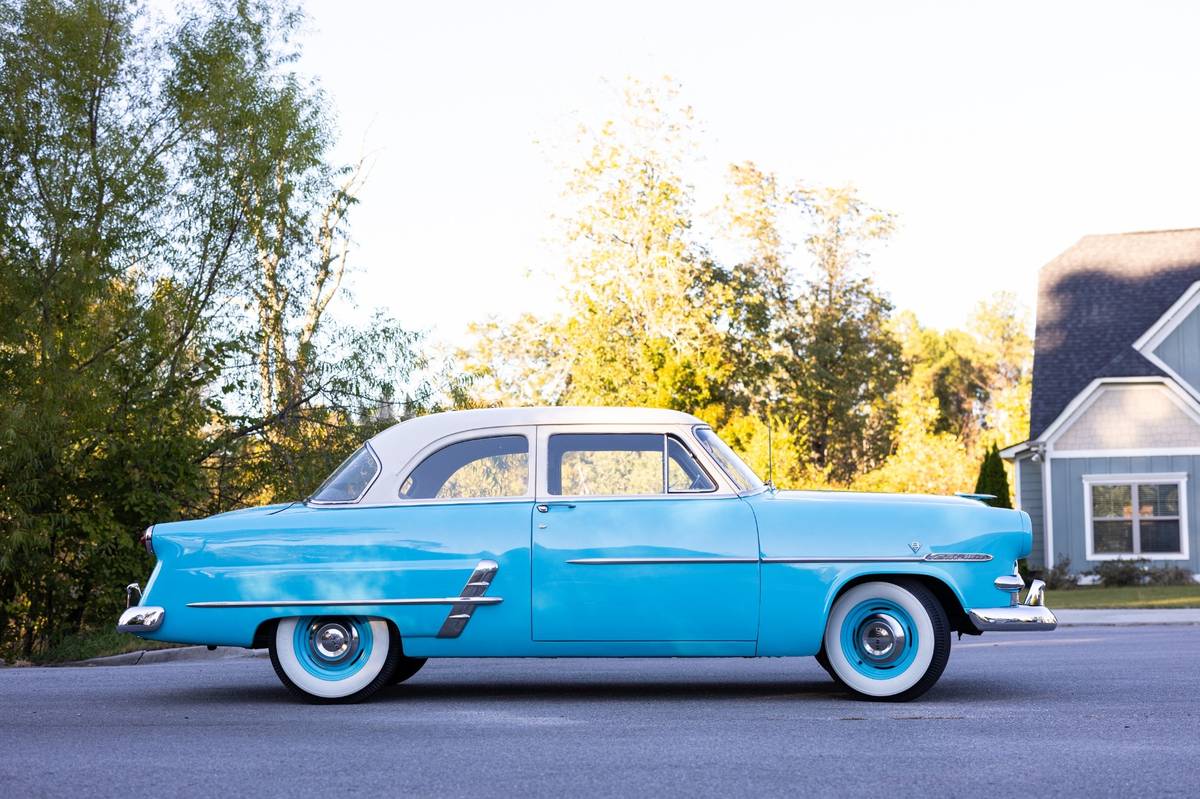 Ford-customline-1953-blue-2