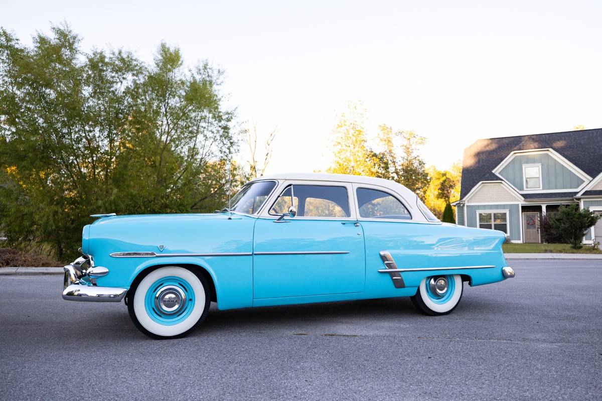Ford-customline-1953-blue-3