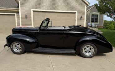 Ford-delux-convertible-1940-black-1