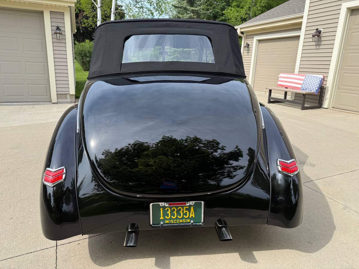 Ford-delux-convertible-1940-black-11