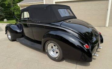 Ford-delux-convertible-1940-black-12