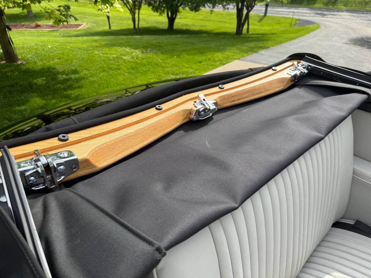 Ford-delux-convertible-1940-black-17