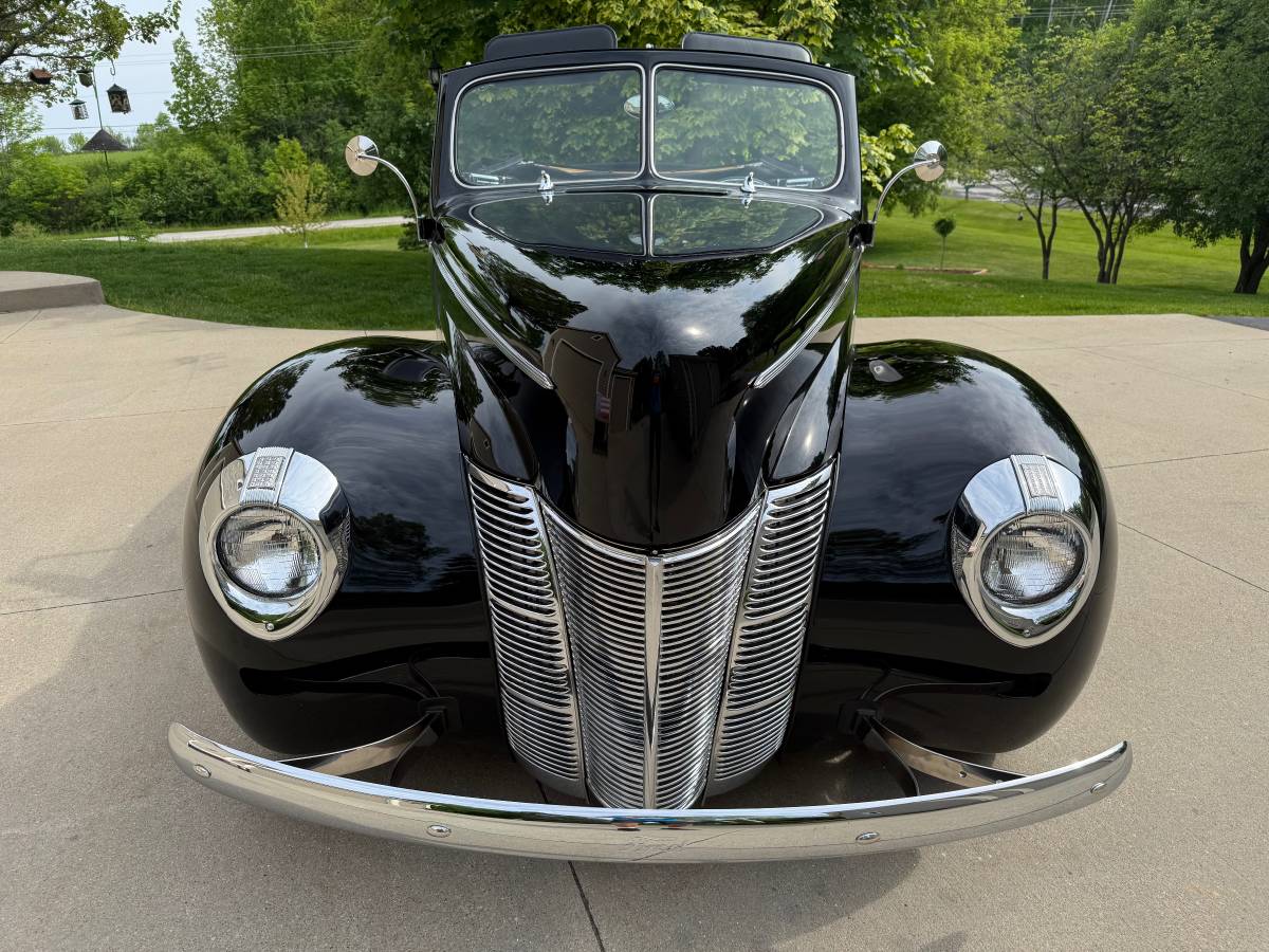 Ford-delux-convertible-1940-black-2